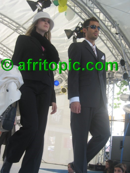 ../Images/Krefeld-Strssenmodenschau-2005 313.jpg